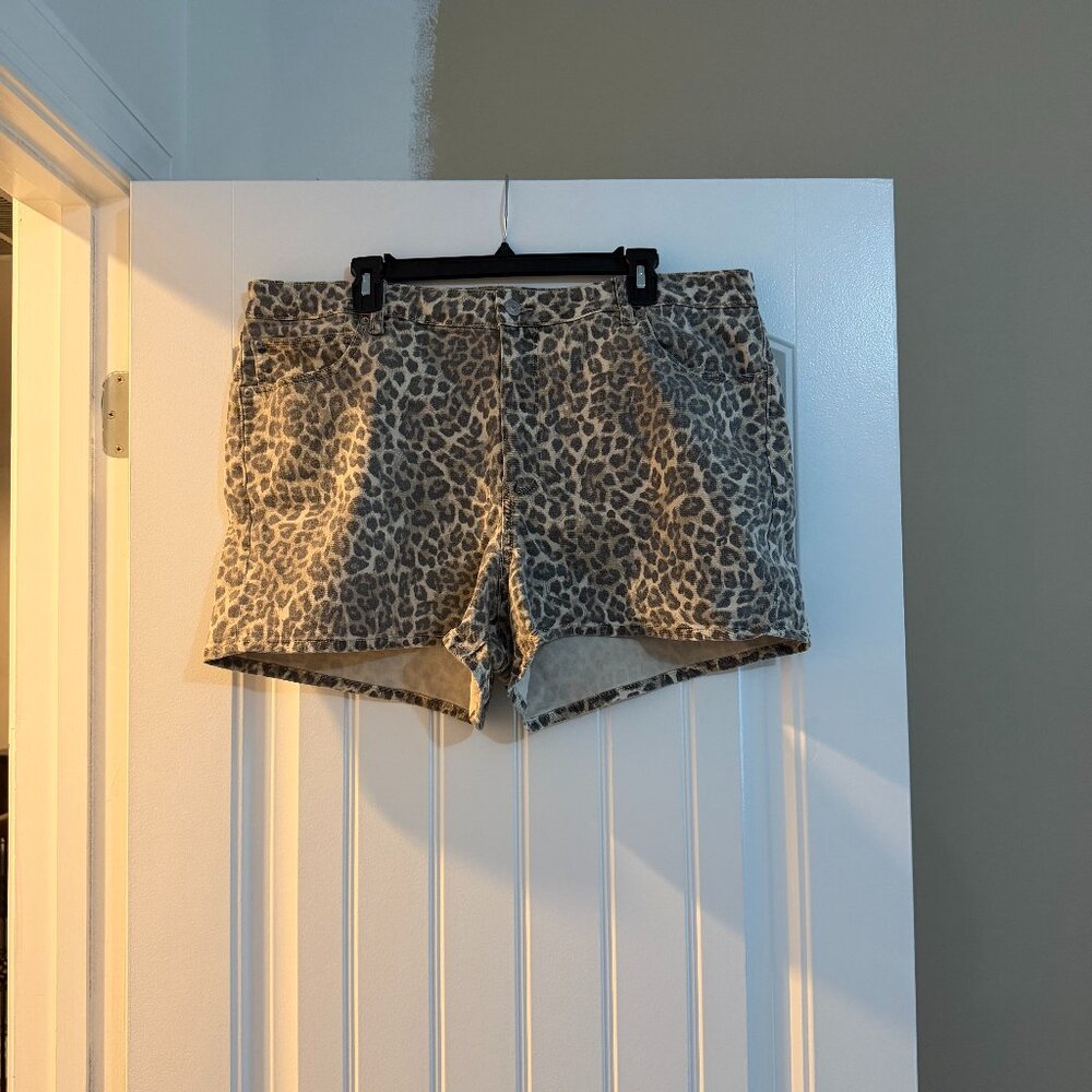 American Eagle Stretch Leopard Perfect Shortie